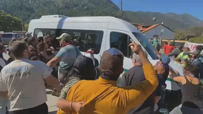 Procesaron a los manifestantes que agredieron a Alberto Fernández en Chubut