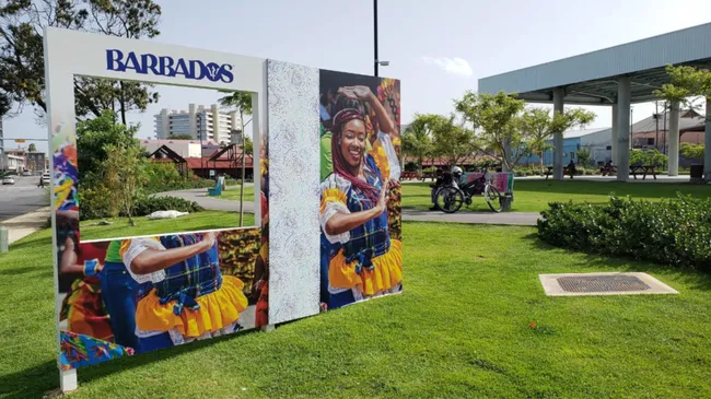 Barbados: la república más joven del mundo, que hace un culto del ron y venera a Rihanna