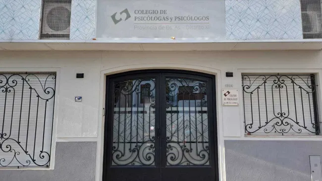 Atender en diciembre y cobrar en mayo: los psicólogos van al paro por la cadena de deudas de IOMA
