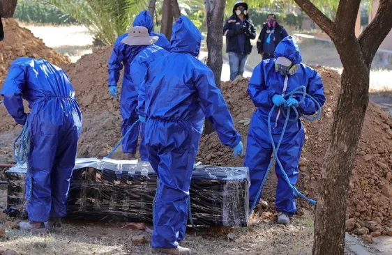 Con cementerios colapsados, los muertos se amontonan en las casas de Bolivia