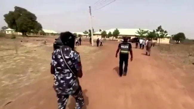 Horror en Nigeria: rescataron de una "fábrica de bebés" a decenas de adolescentes sometidas a la esclavitud sexual