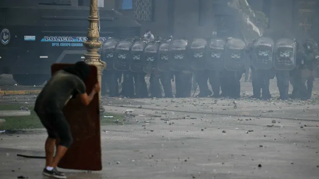 Desmienten los dichos del Gobierno sobre la presencia de barrabravas en los incidentes del Congreso