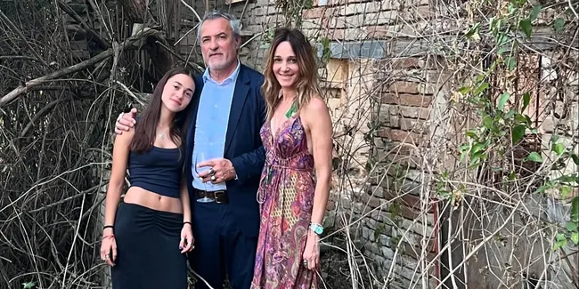 De qué se trata el "proyecto familiar europeo" de Corcho Rodríguez y Verónica Lozano