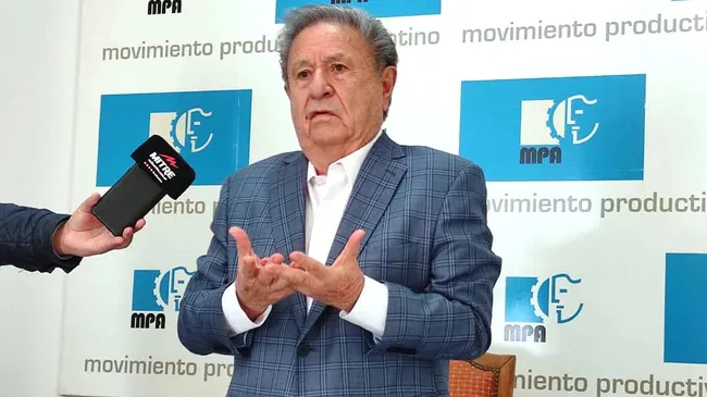 Eduardo Duhalde: "No vi la serie 'Diciembre 2001', prefiero ver fútbol"