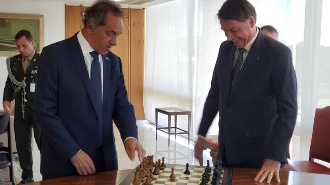 Scioli le presentó las cartas credenciales a Bolsonaro