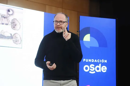 Dormir bien es vivir mejor: la ciencia del sueño según Diego Golombek en Fundación OSDE