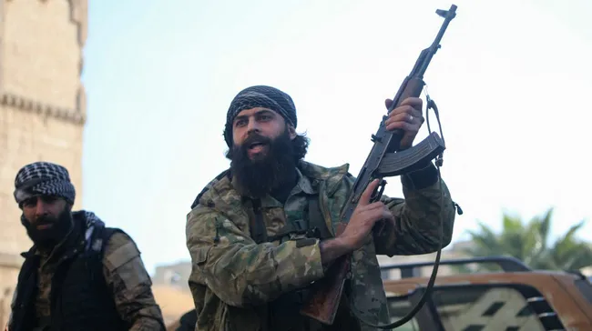Siria: yihadistas de Al Qaeda avanzan en Alepo y aviones de Rusia intentan detenerlos