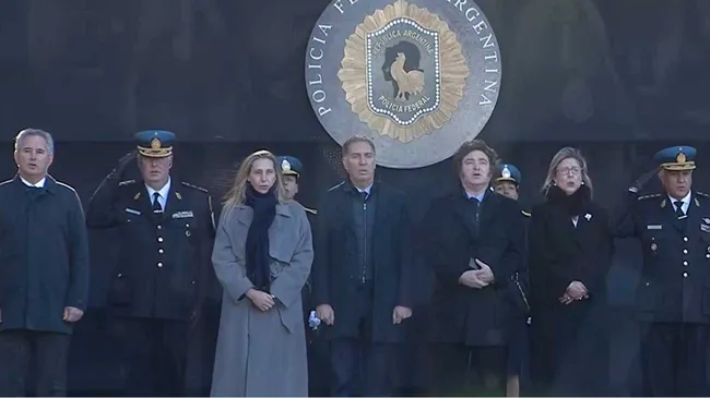 Milei participó del homenaje a los Policías Federales Caídos en el Cumplimiento del Deber