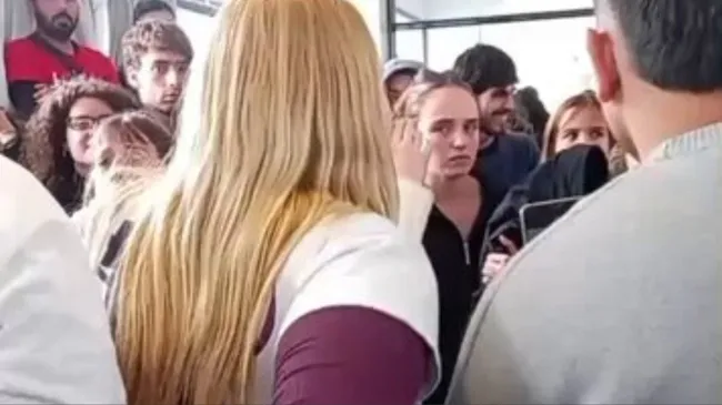 Estudiantes kirchneristas y de izquierda "corrieron" a sectores libertarios en Piscología de la UNLP