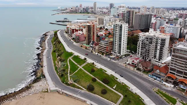 Mar del Plata cumple 148 años y aún es el destino masivo de todas las clases sociales