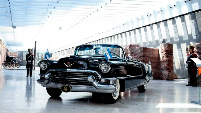 ¿Dónde está el Cadillac que Perón no llegó a usar, pero llevó a Alfonsín y manejó Chávez?