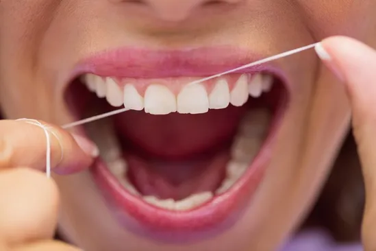 Desarrollan una nueva forma de vacunarse sin agujas: con hilo dental