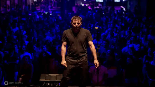 Percusión con lenguaje de señas: la propuesta multiplataforma de Santiago Vázquez