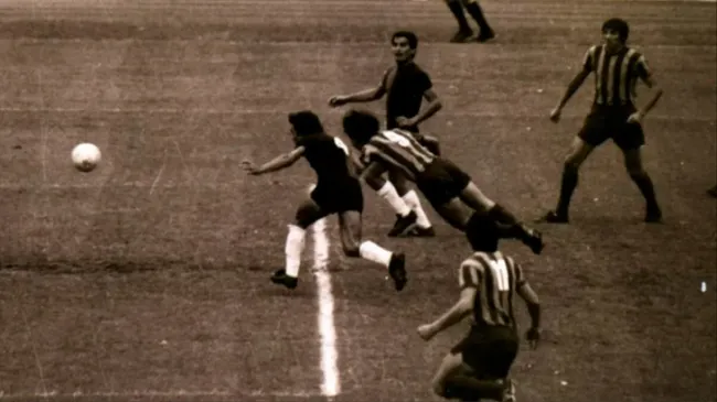 La palomita de Poy: el vuelo eterno que definió la identidad de Rosario Central en el Monumental