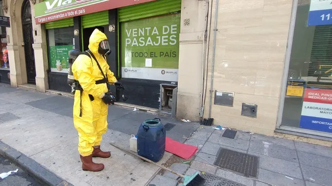 Hubo un derrame de ácido muriático en el centro porteño: diez personas fueron atendidas por problemas respiratorios