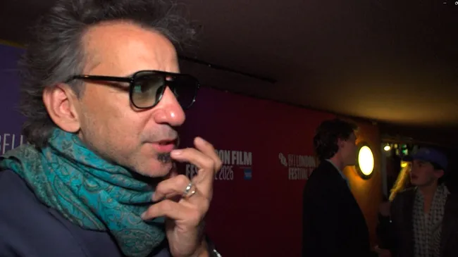 Pablo Trapero presentó en Europa su primera película en inglés "& Sons"