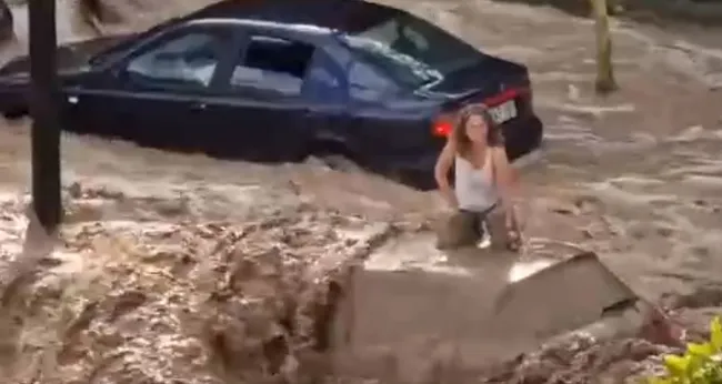 Videos: Las impactantes imágenes de las inundaciones en Zaragoza