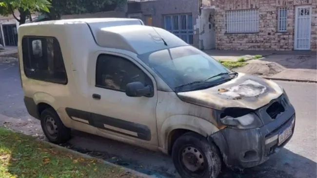 En Santa Fe, liberaron a los sospechosos de incendiar autos y dejar amenazas contra Bullrich y Pullaro