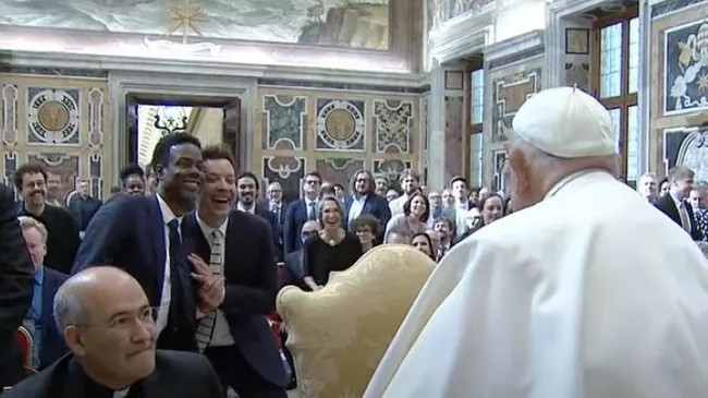 El papa Francisco se reunió con humoristas de todo el mundo: recibió a “Doña Florinda”, Jimmy Fallon y la argentina Malena Guinzburg