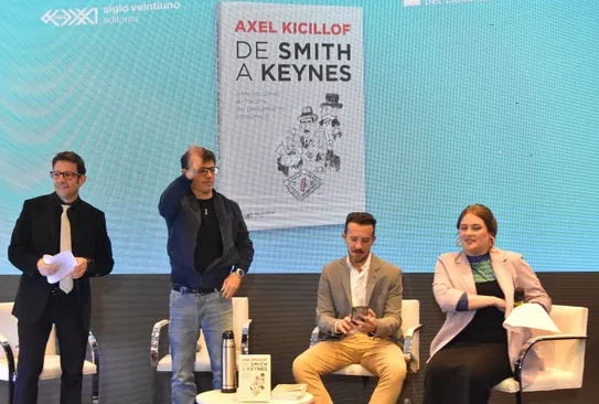 Con Kicillof en la Feria del Libro hablando de teoría económica