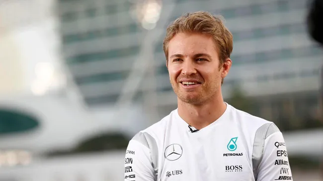 Campeón de F1 llama a tomar acción en Foro Económico Mundial