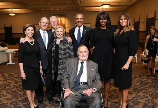 Bush, Clinton, Obama y Trump: cuatro familias en una foto histórica