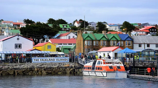 En un gesto "provocador", el canciller británico visitará Malvinas para defender la "autodeterminación" de los isleños