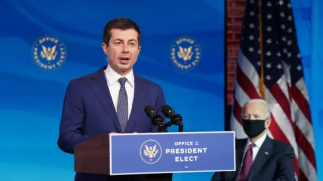 Biden suma por primera vez a un homosexual a un Gabinete presidencial