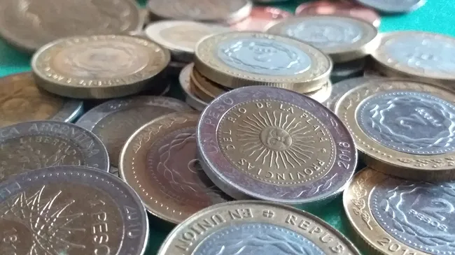 Presentan un proyecto para sacar de circulación las monedas de menos de $5: ¿llega la era del redondeo?