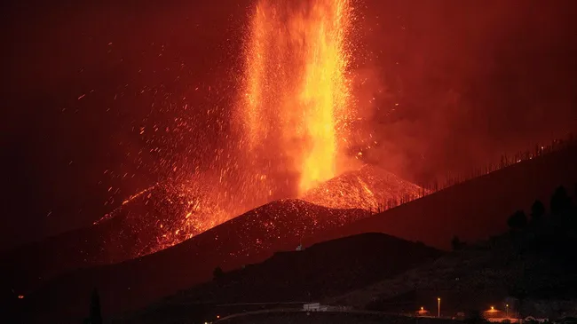 La furia de la Tierra: una semana marcada por fuertes terremotos y volcanes en erupción