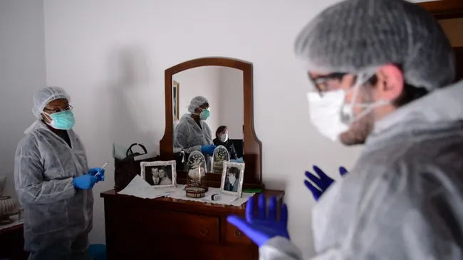 Quiénes son los trabajadores "invisibles" que desafiaron al coronavirus en Europa