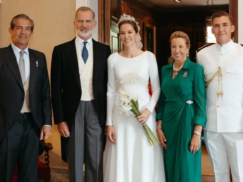 Rey Felipe VI se reconcilío con la Infanta Cristina mientras la Reina Letizia está en París