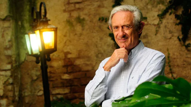 Juan José Llach fue designado presidente de la Academia Nacional de Ciencias Económicas