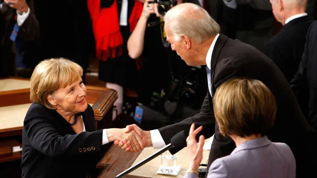 Una nueva confusión de Joe Biden: recordó al fallecido Helmut Kohl en vez de a Angela Merkel