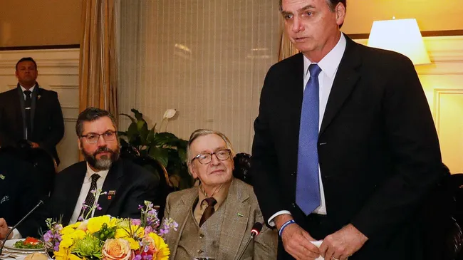 Murió Olavo de Carvalho, escritor anticomunista brasileño y "gurú de la familia Bolsonaro"