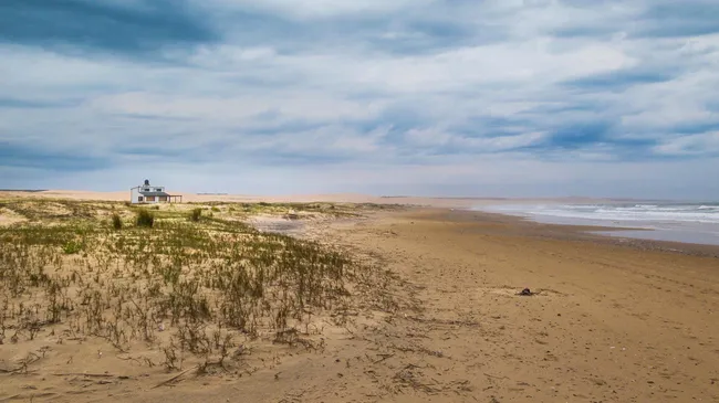Hallaron niveles de radiación natural mayor al promedio mundial en un balneario de Uruguay