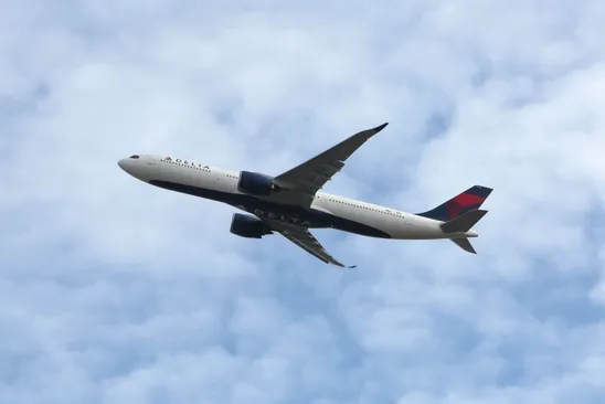 Estados Unidos revoca alianza aérea de Delta y Aeroméxico por prácticas anticompetitivas