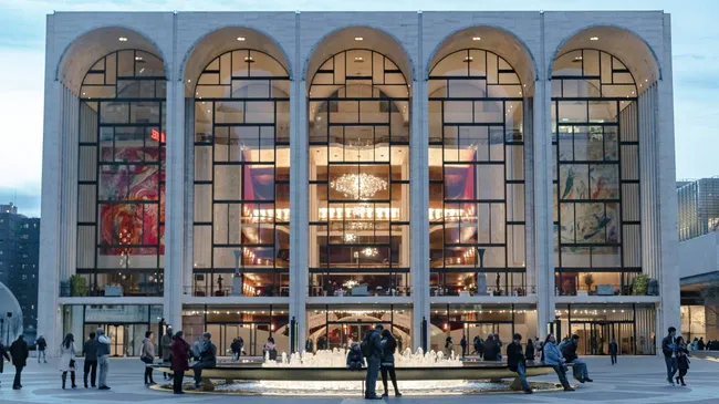 La crisis del MET de New york: problemas financieros, despidos y venta de piezas únicas