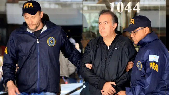 Liberan al exfuncionario Oscar Thomas tras el pago de una caución de 3 millones de pesos