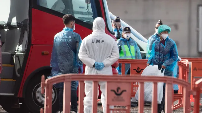 Hantavirus: los pasajeros del crucero MV Hondius comenzaron a desembarcar en Canarias