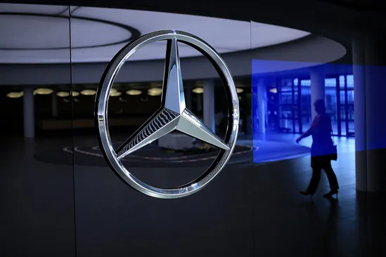 Daimler, el fabricante de Mercedes, recorta ganancias por airbags y diesel
