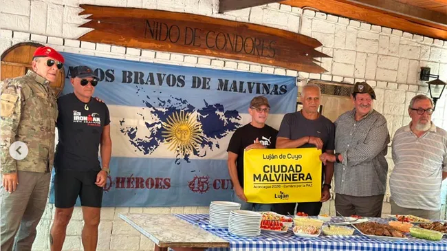 Malvinas: los veteranos argentinos y británicos suben juntos el Aconcagua