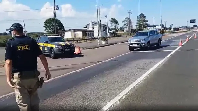Operativo sorpresa en las rutas de Brasil: la policía detectó 67 vehículos argentinos con multas impagas