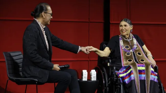 Murió Sacheen Littlefeather, la activista indígena que rechazó el Oscar en nombre de Marlon Brando