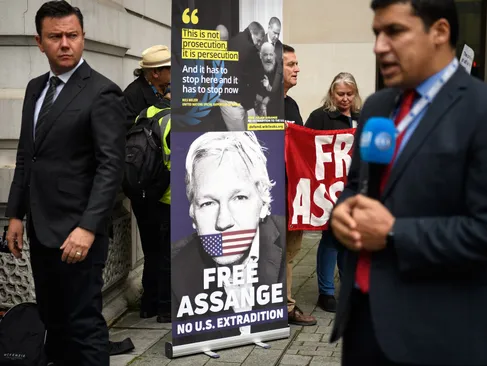 Assange afirma que arriesga su vida en la lucha contra su extradición