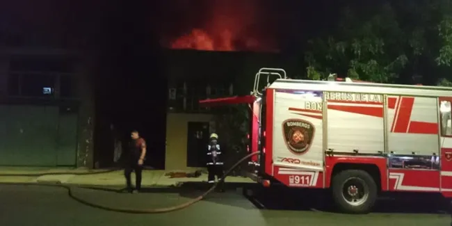 Misterio en Boedo: un hombre incendió una imprenta y se quitó la vida