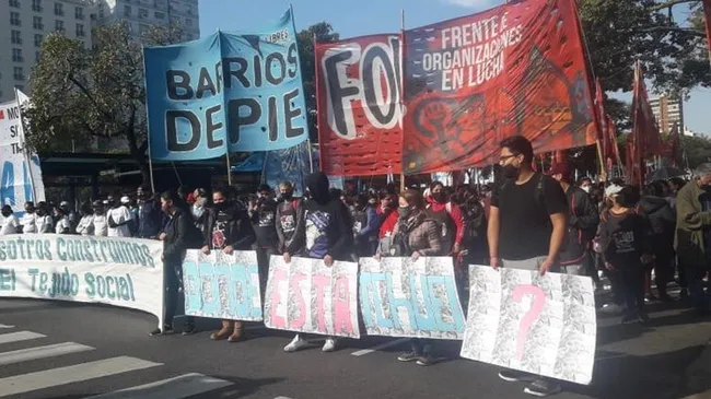 Caos de tránsito por corte y marcha piquetera sobre la avenida 9 de Julio