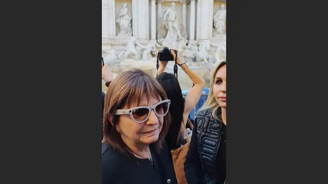 Desde la Fontana di Trevi, Bullrich defiende la austeridad y evita polemizar por el gas pimienta