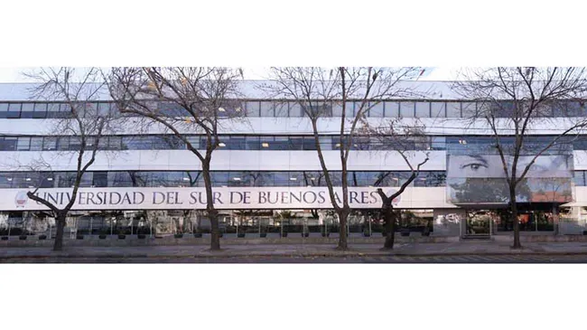 La USBA distinguió a Eduardo Eurnekian por su compromiso con el fomento a la educación