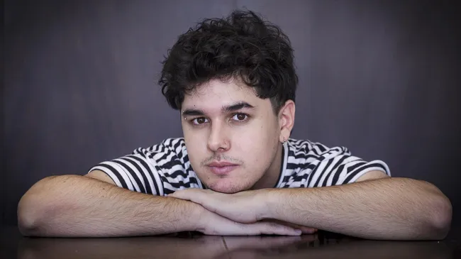 Poesía queer, erótica y sensible: “Extensión del cuerpo” de Tomas Litta